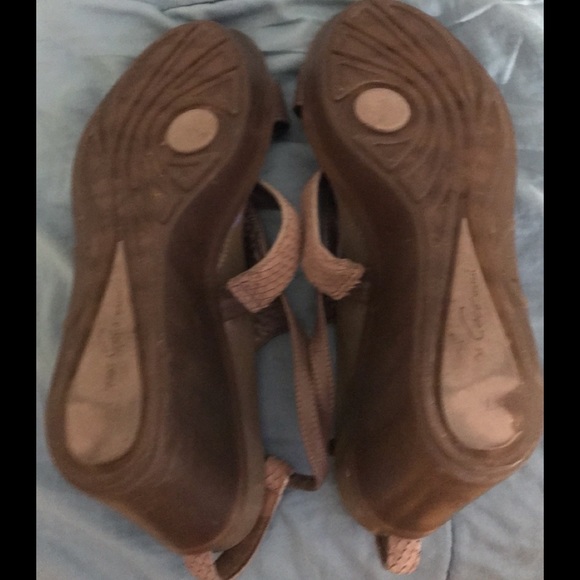 Kenneth Cole grey platform sandals - Picture 3 of 3